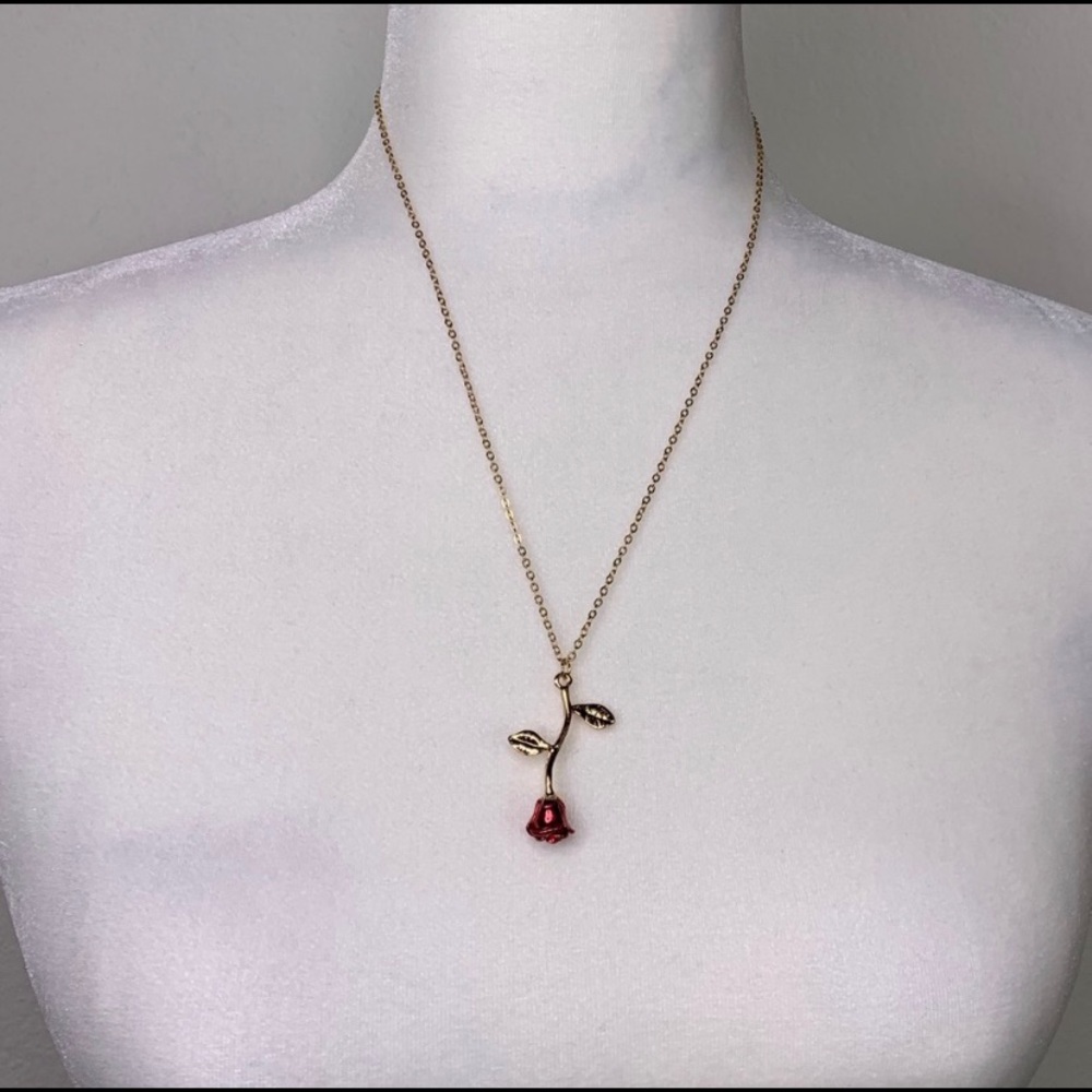 Rose Necklace🌹🌹Perfect for Valentines Day🎀❤️💕 - Picture 3 of 4